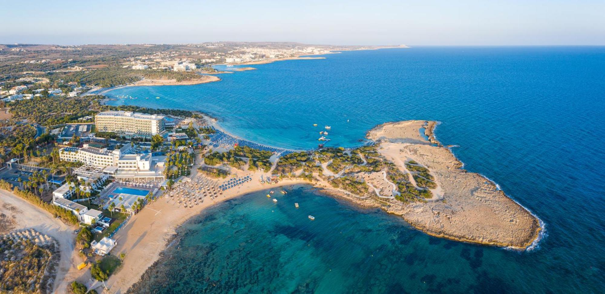 Dome Marina & מלון